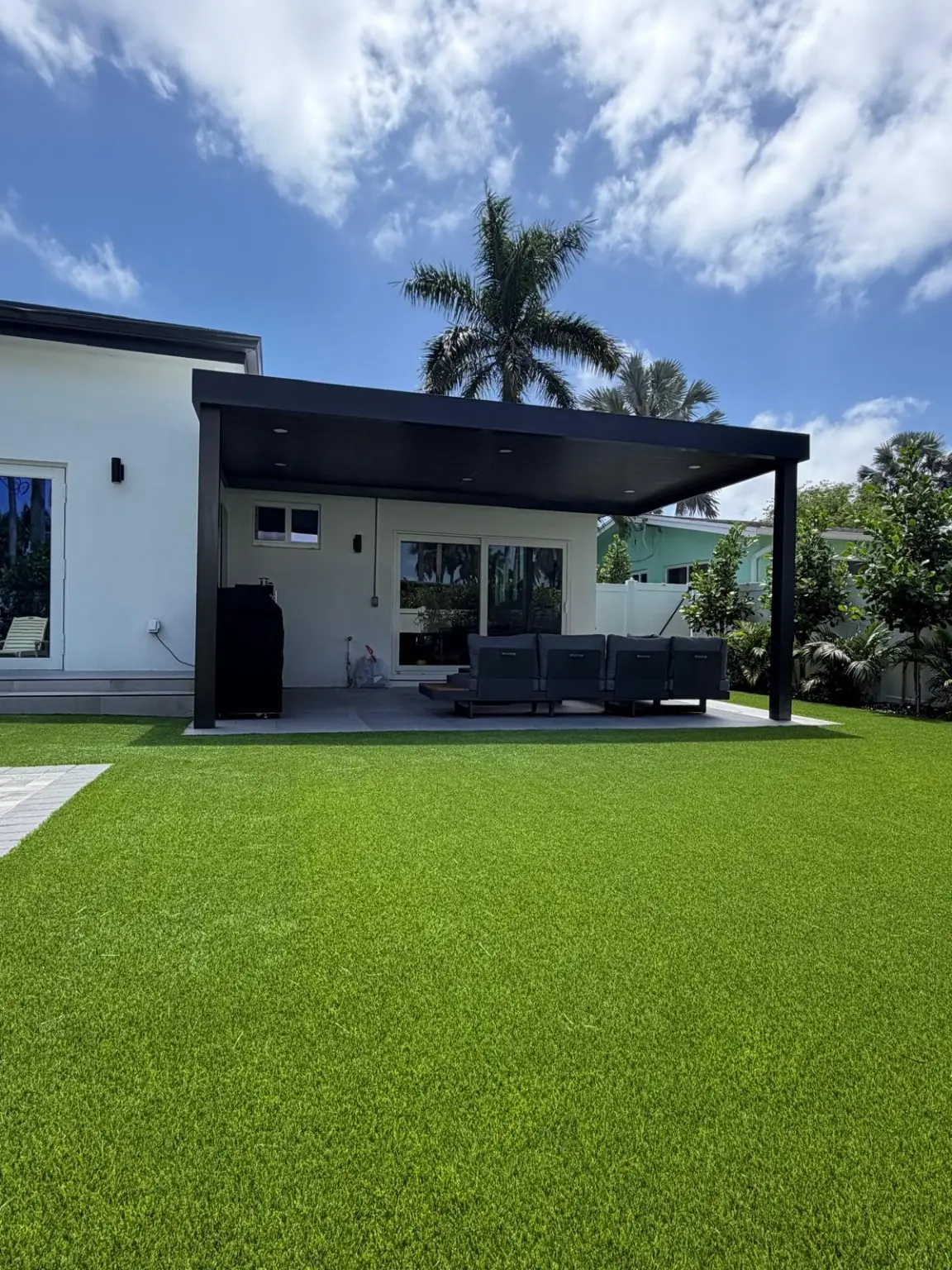 Aluminum pergola by Aluminio Milan for a home near Coral Gables, Florida
